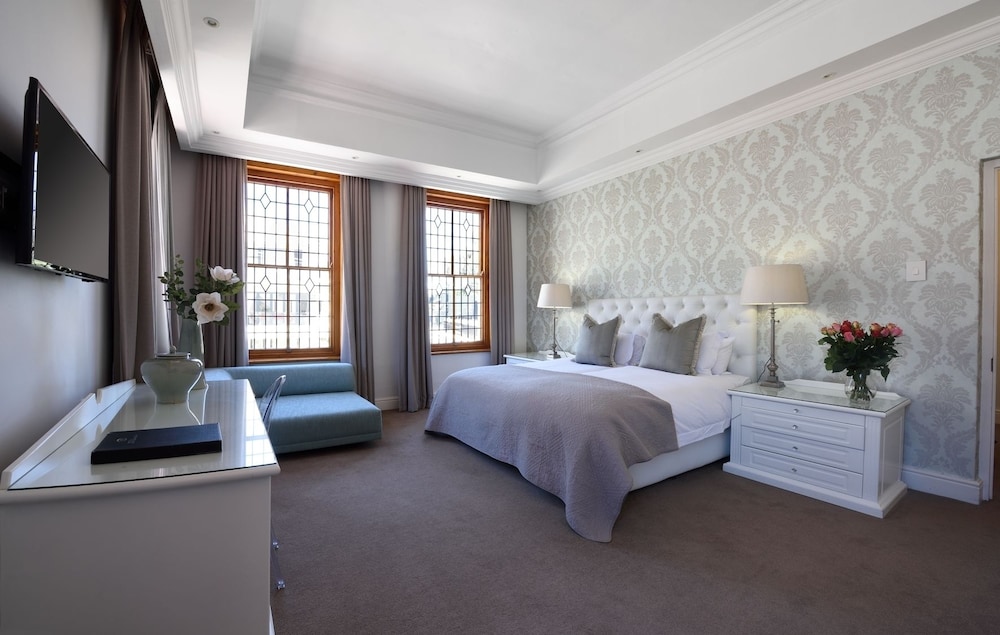 The Clarendon - Fresnaye 13/50