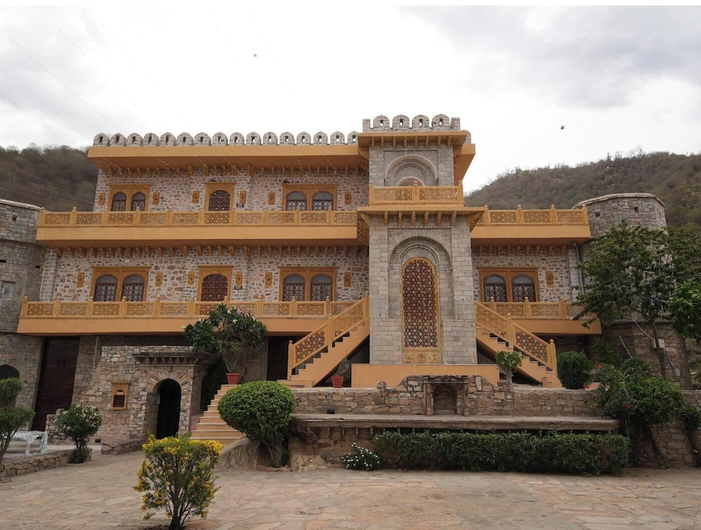 Fort Dadhikar, Alwar 2/50