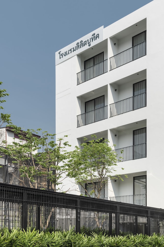 Lilit Bang Lumphu Hotel 8/66
