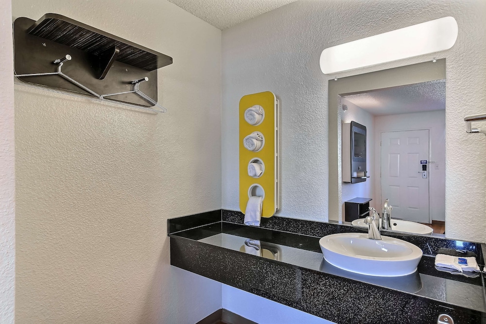 Motel6 Pleasanton, CA 61/63