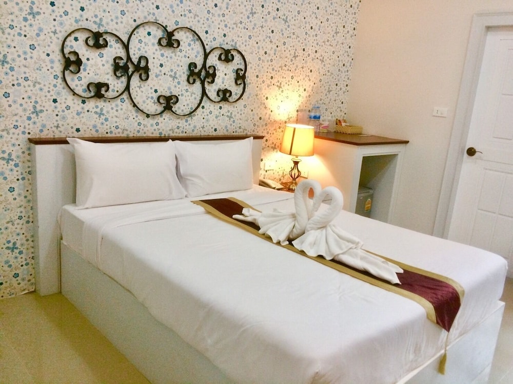 DELUXE, DOUBLE BED