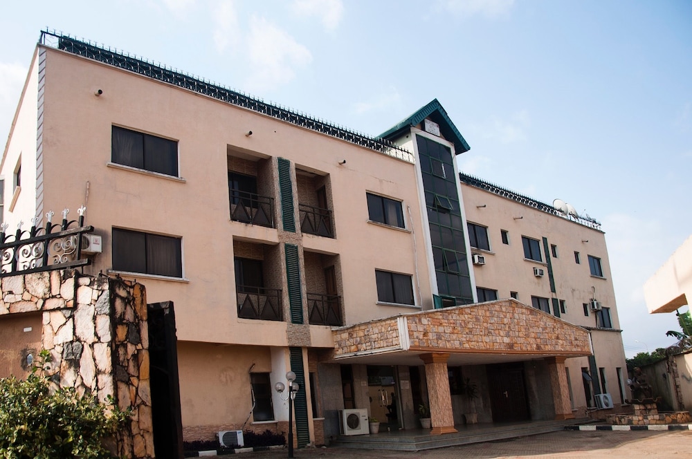 Alfoscar Hotel & Suites 3/26