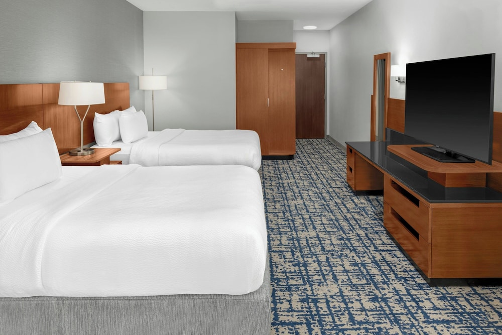 Fairfield Inn Suites Calhoun 14/47