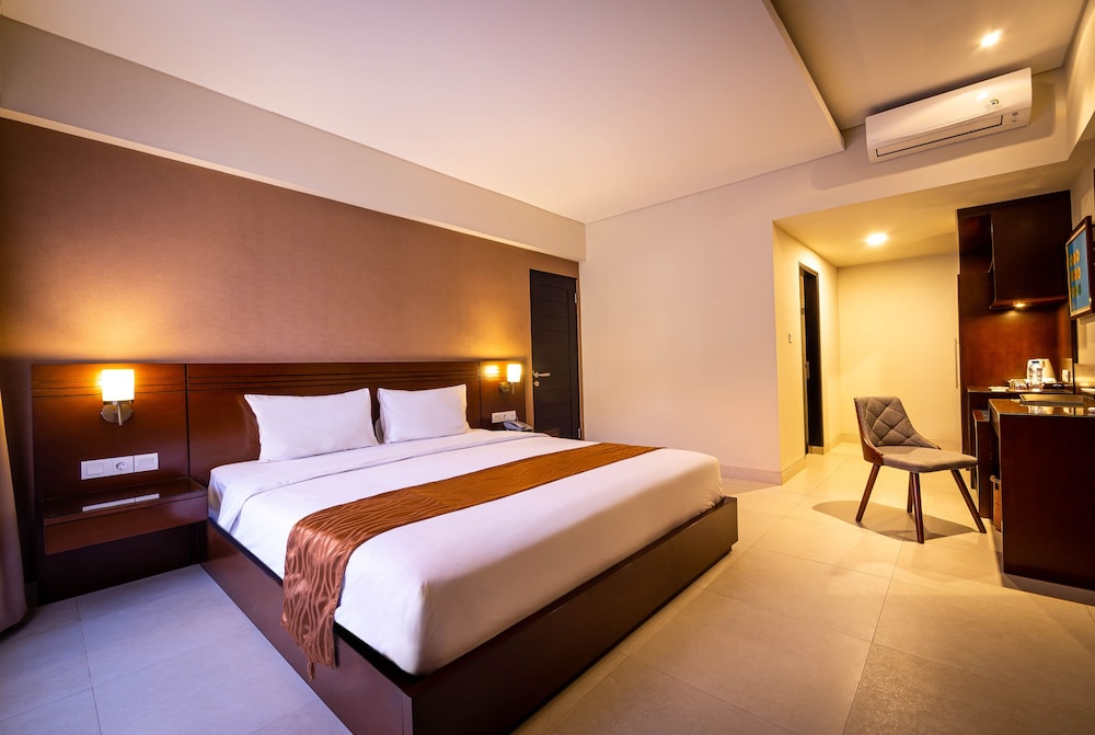 YULIA BEACH INN 26/67
