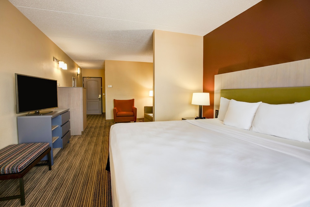 Comfort Inn And Suites St. Paul Northeast 8/23