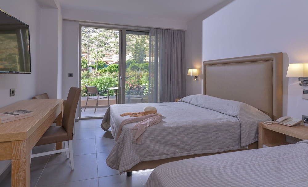 Cactus Beach Hotel 16/70