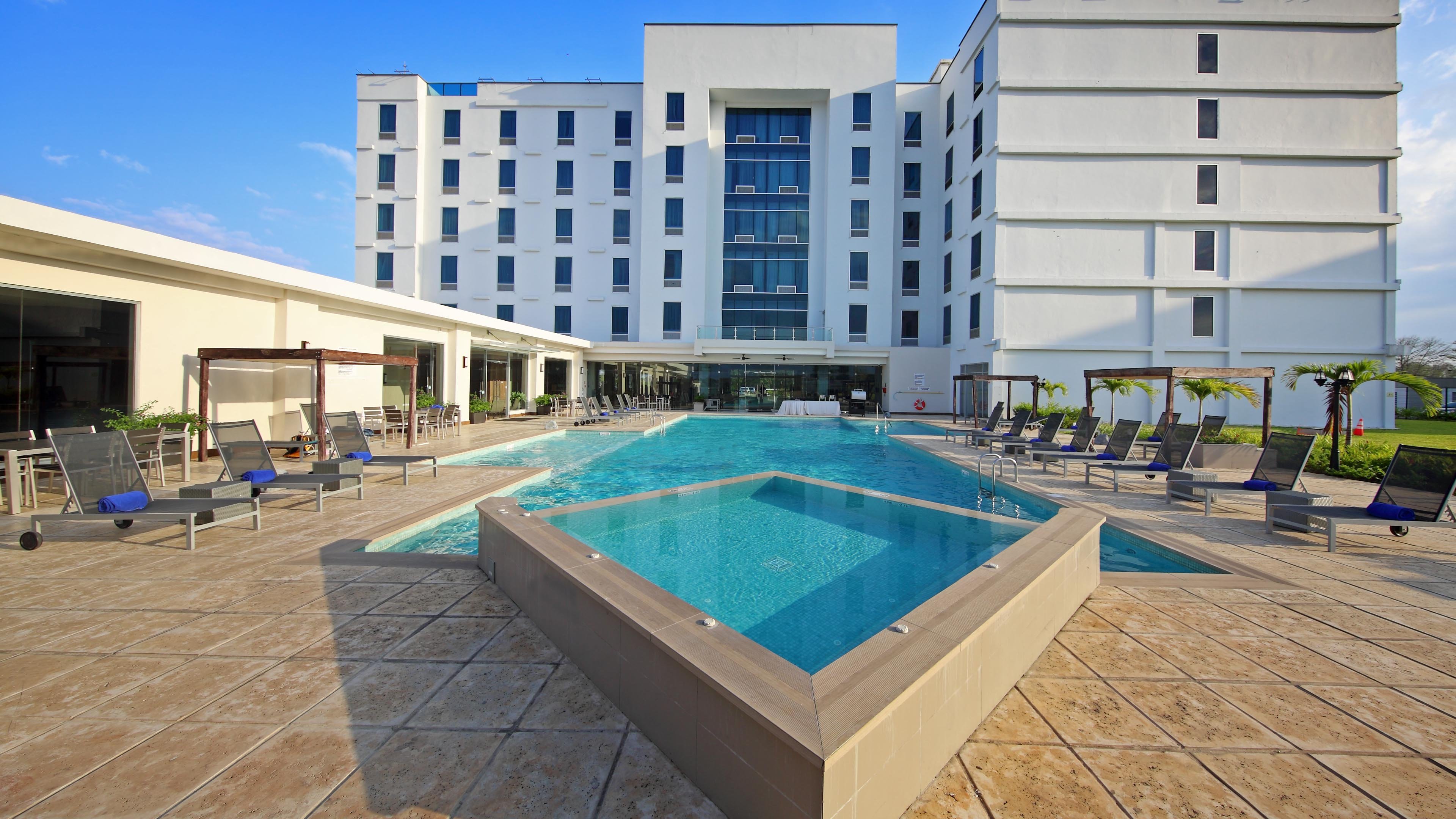 Crowne Plaza Airport Panama 77/79