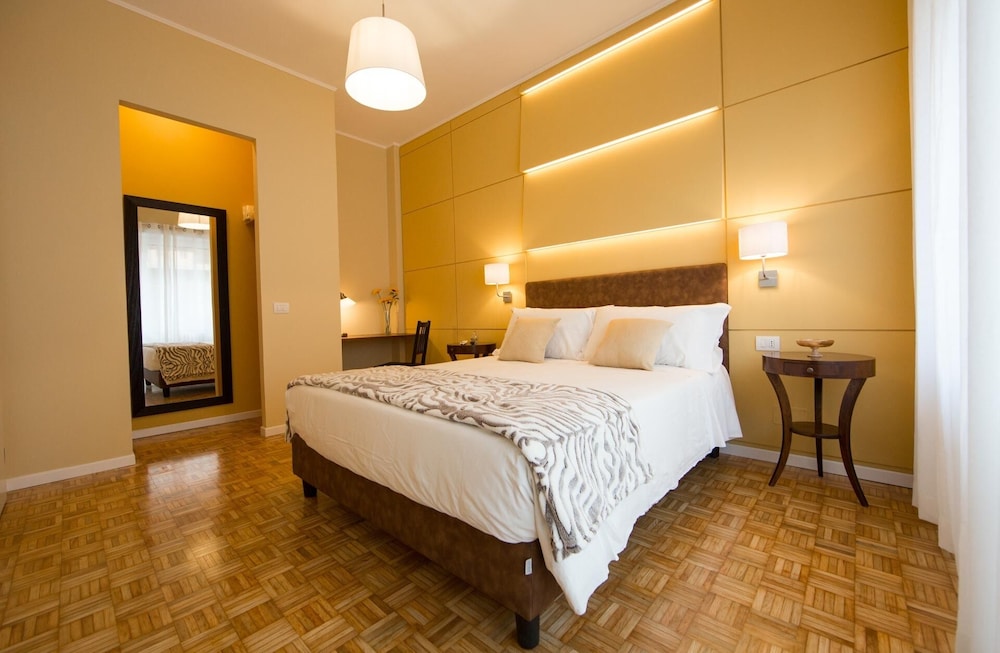 MEDITERRANEAN, DOUBLE BED, LOUNGE ACCESS