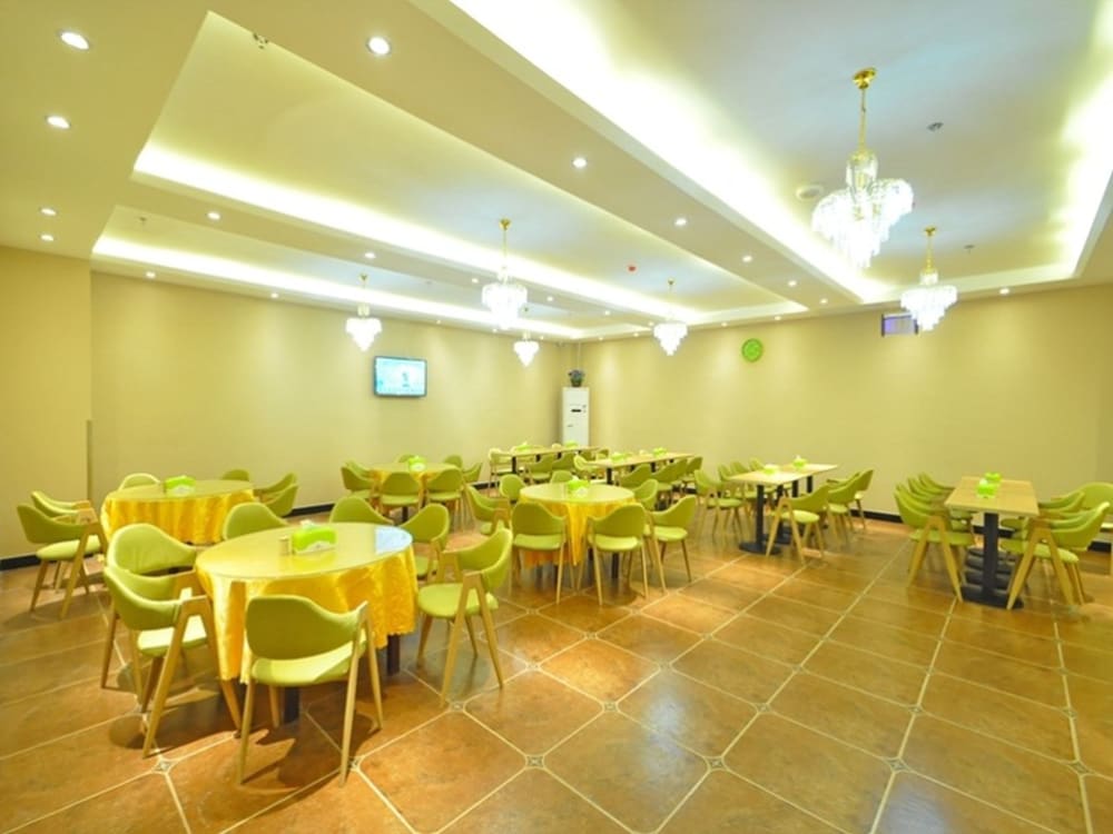 GREENTREE INN LINYI INTERNATIONAL CONVENTION CENTER EXPRESS HOTEL 41/46