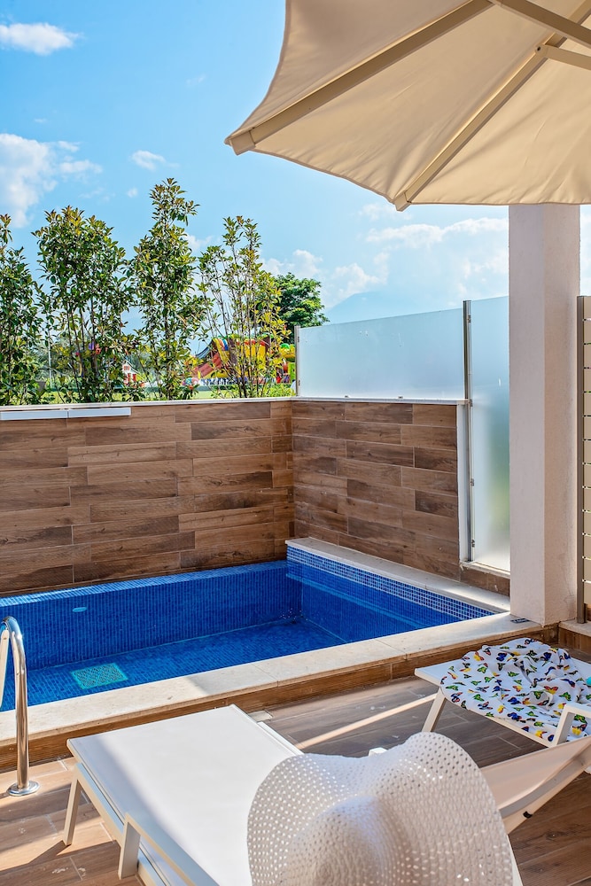 Mythic Summer Hotel in KATERINI