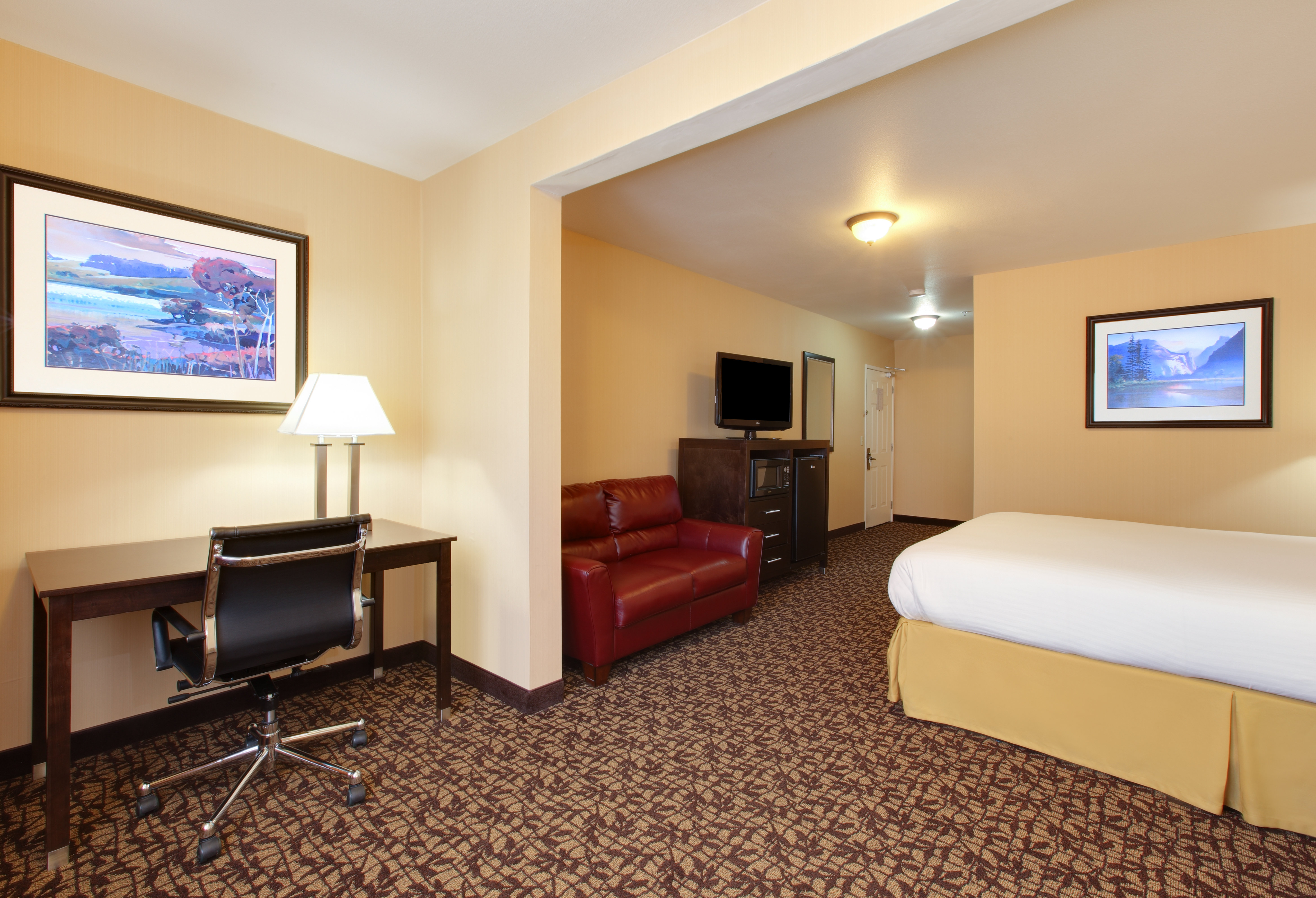Holiday Inn Express Oakdale 33/72