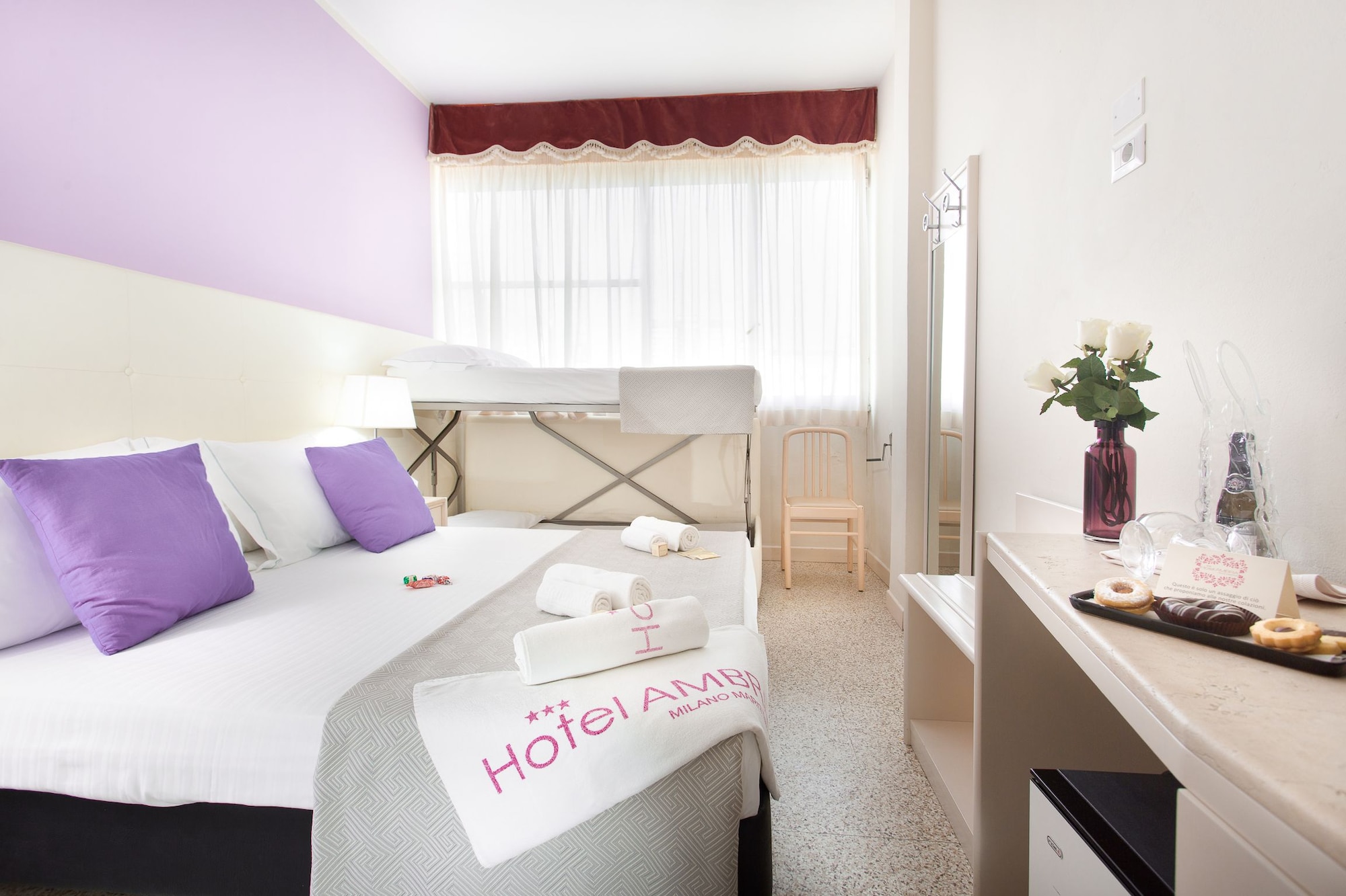 غرفة رباعية بسريرين منفصلين وسرير بطابقين، Hotel Ambra 2/4