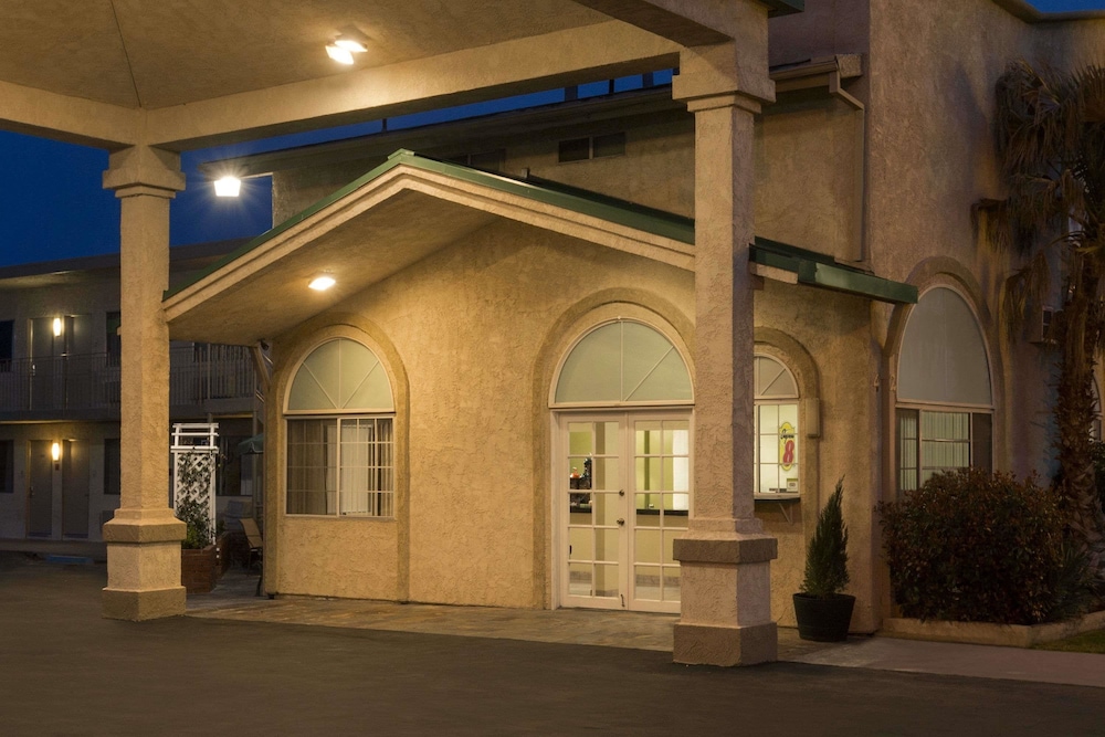 Super 8 By Wyndham Ridgecrest 9/44