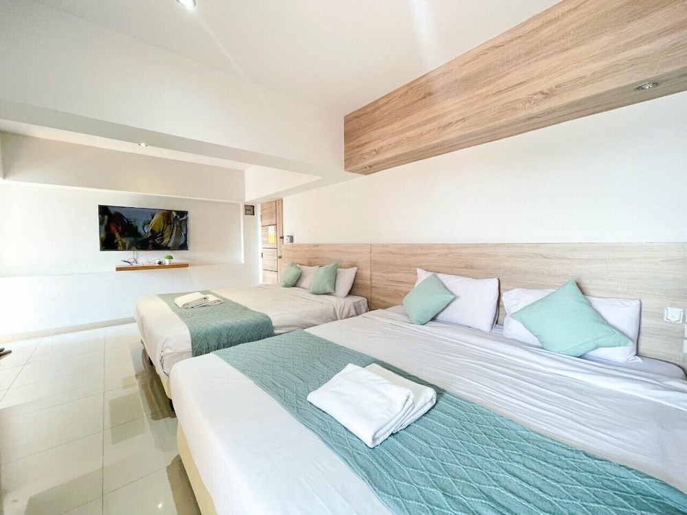 FAMILY, 2 KING BEDS