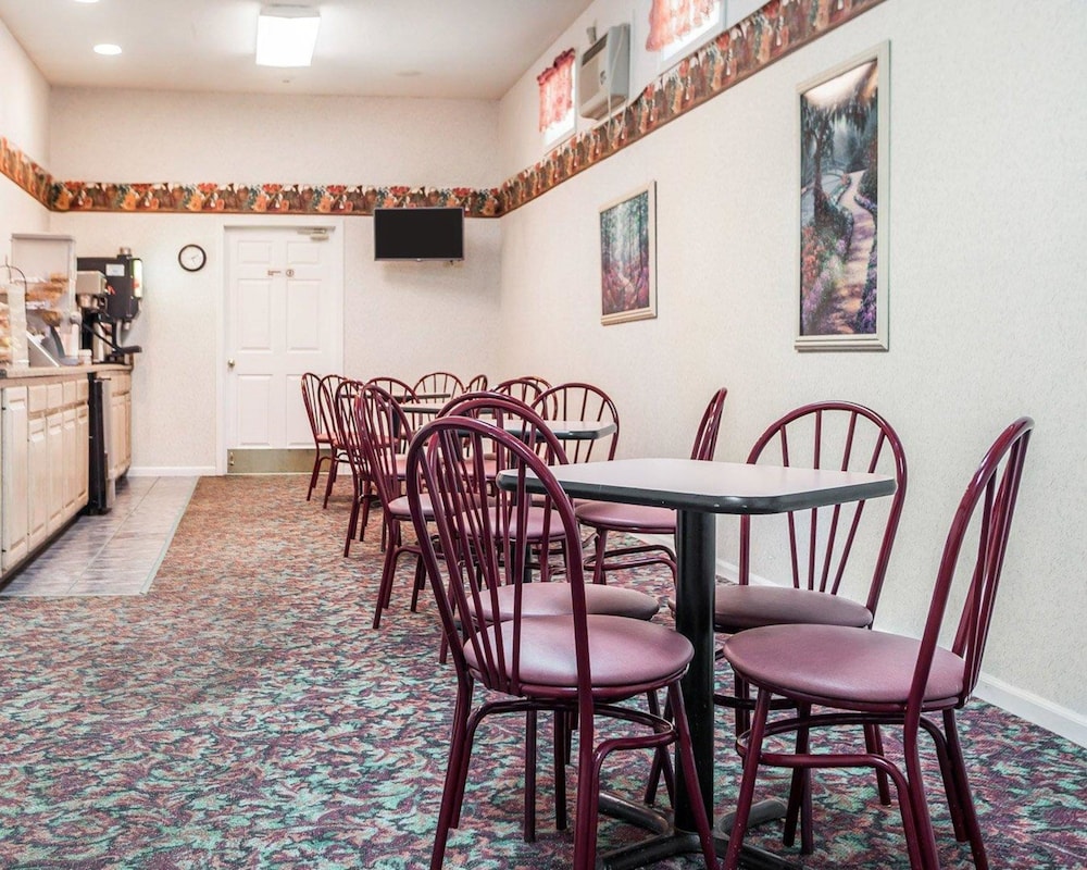 Econo Lodge Jefferson City 32/41