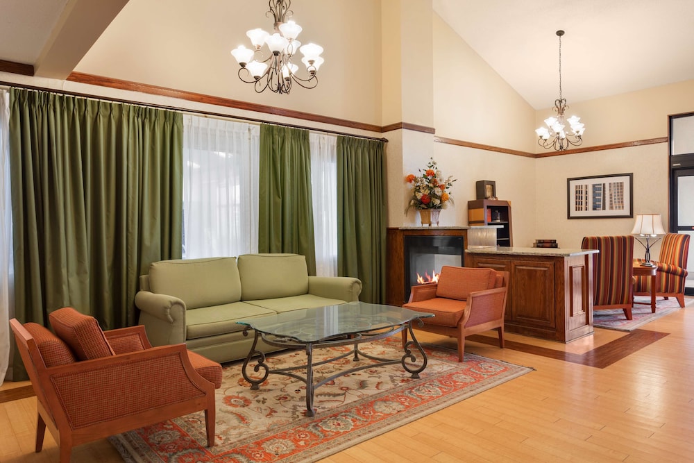 Country Inn and Suites by Radisson Coon Rapids MN 16/32
