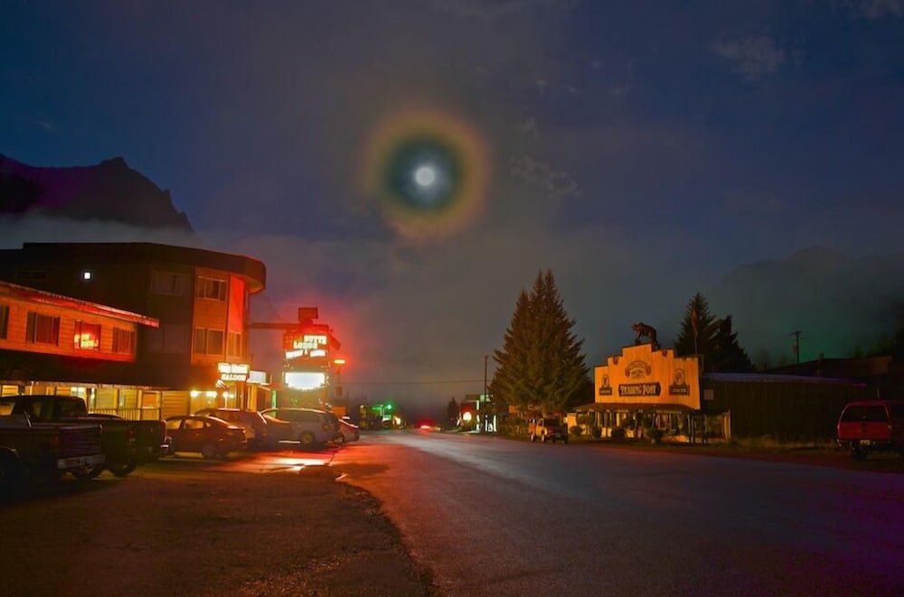 Soda Butte Lodge 6/24