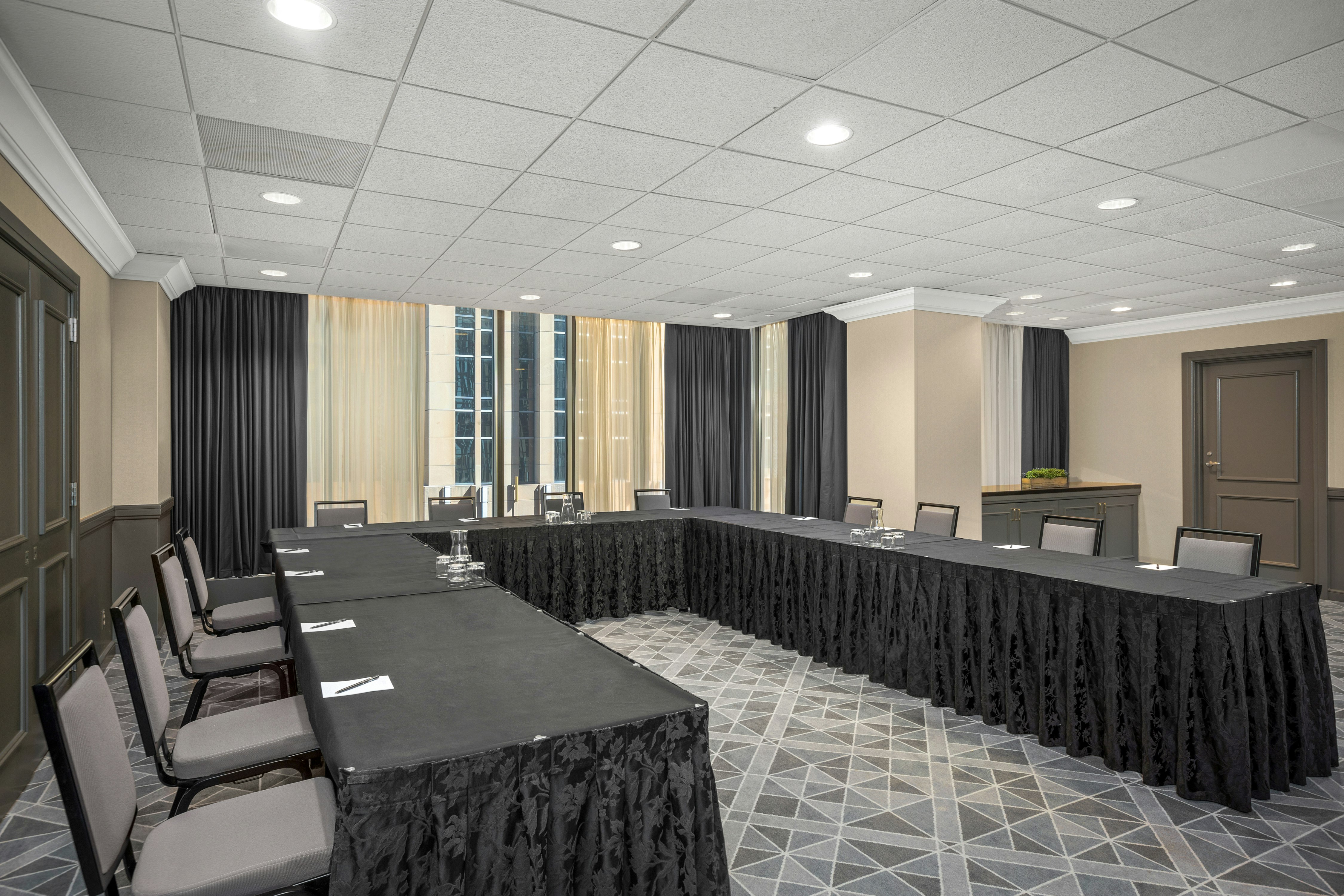 THE MARQUETTE HOTEL, CURIO COLLECTION BY HILTON 55/59