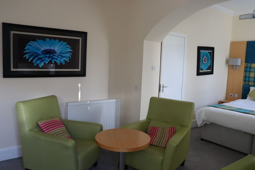 THE CLUBHOUSE 37/50