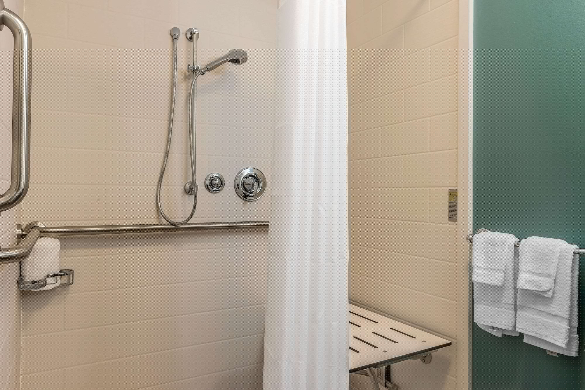 غرفة بسرير كينج لذوي الإعاقة، Sleep Inn & Suites Cumberland 4/4