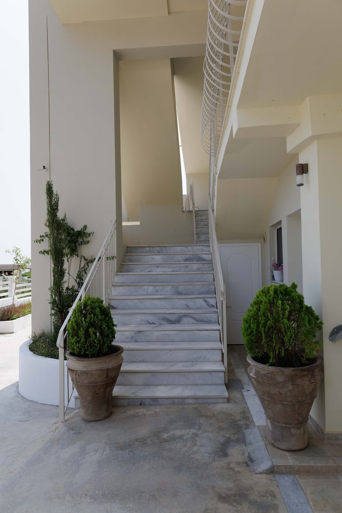 Maggana Residence 58/62
