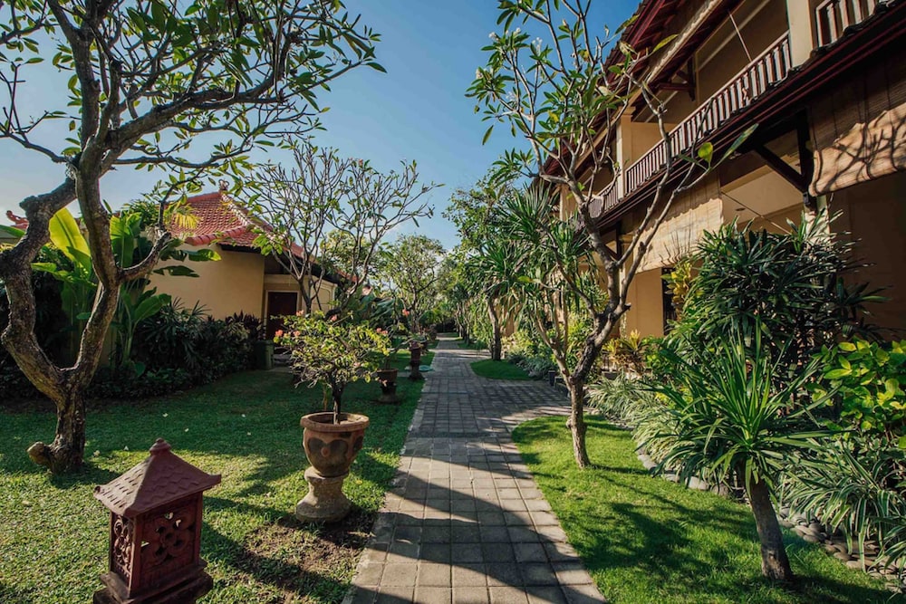 Kuta Puri Bungalow 68/73