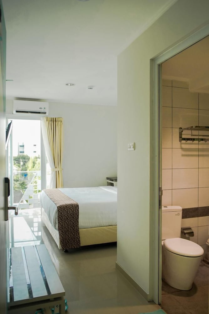 Hotel Aruuman Simpanglima Semarang 20/40