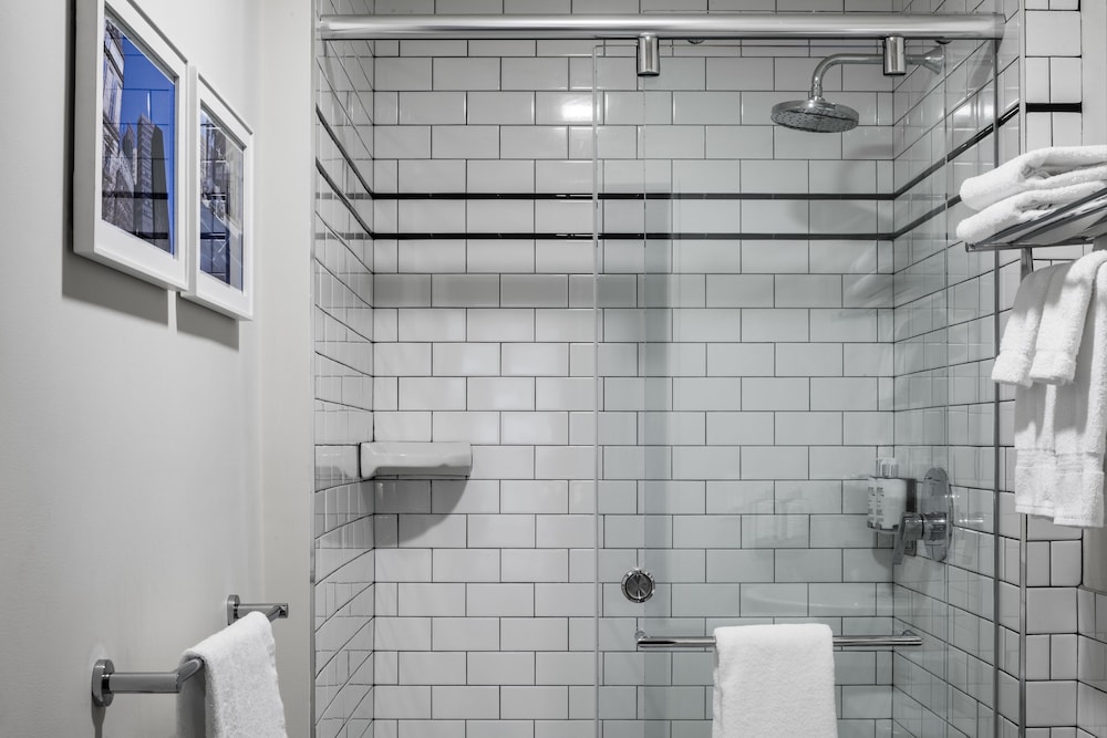 MIXED DORM, PRIVATE BATHROOM