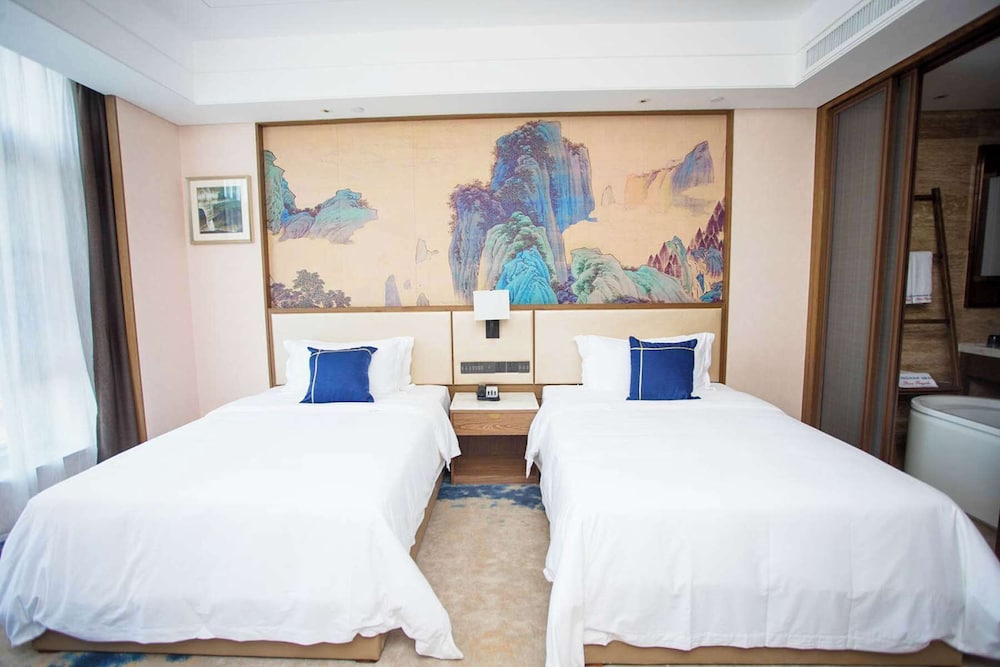 Wyndham Grand Plaza Royale Zhaotong 7/25
