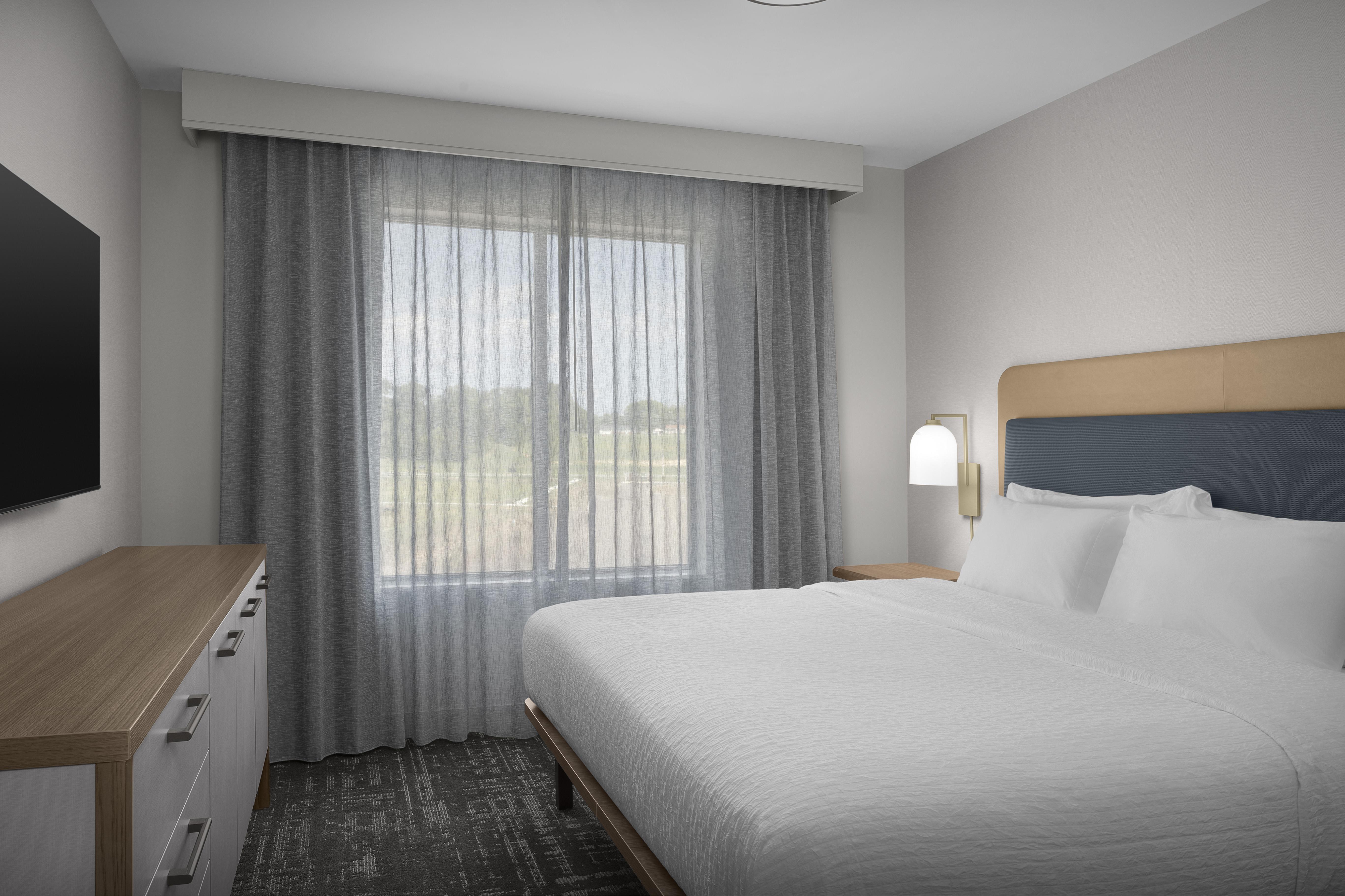1 BEDROOM, SUITE, KING BED
