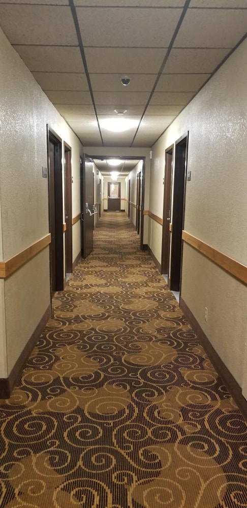 Hometown Inn Suites 41/50