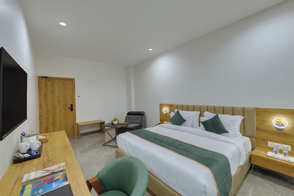 Comfort Inn Sapphire, Chandkheda 15/25
