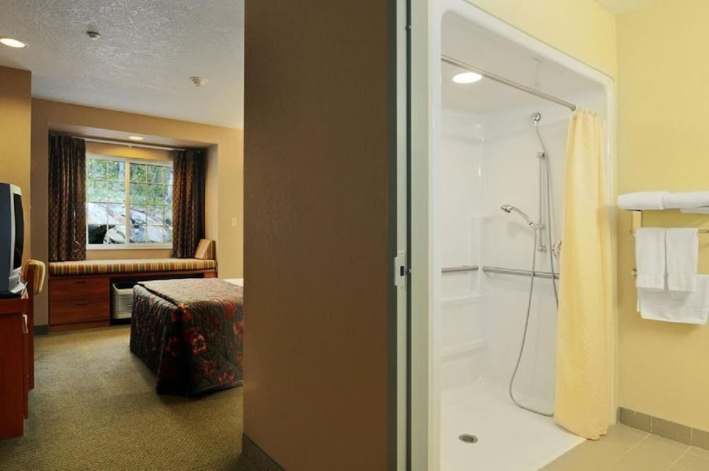 Microtel Inn By Wyndham Parry Sound 24/24