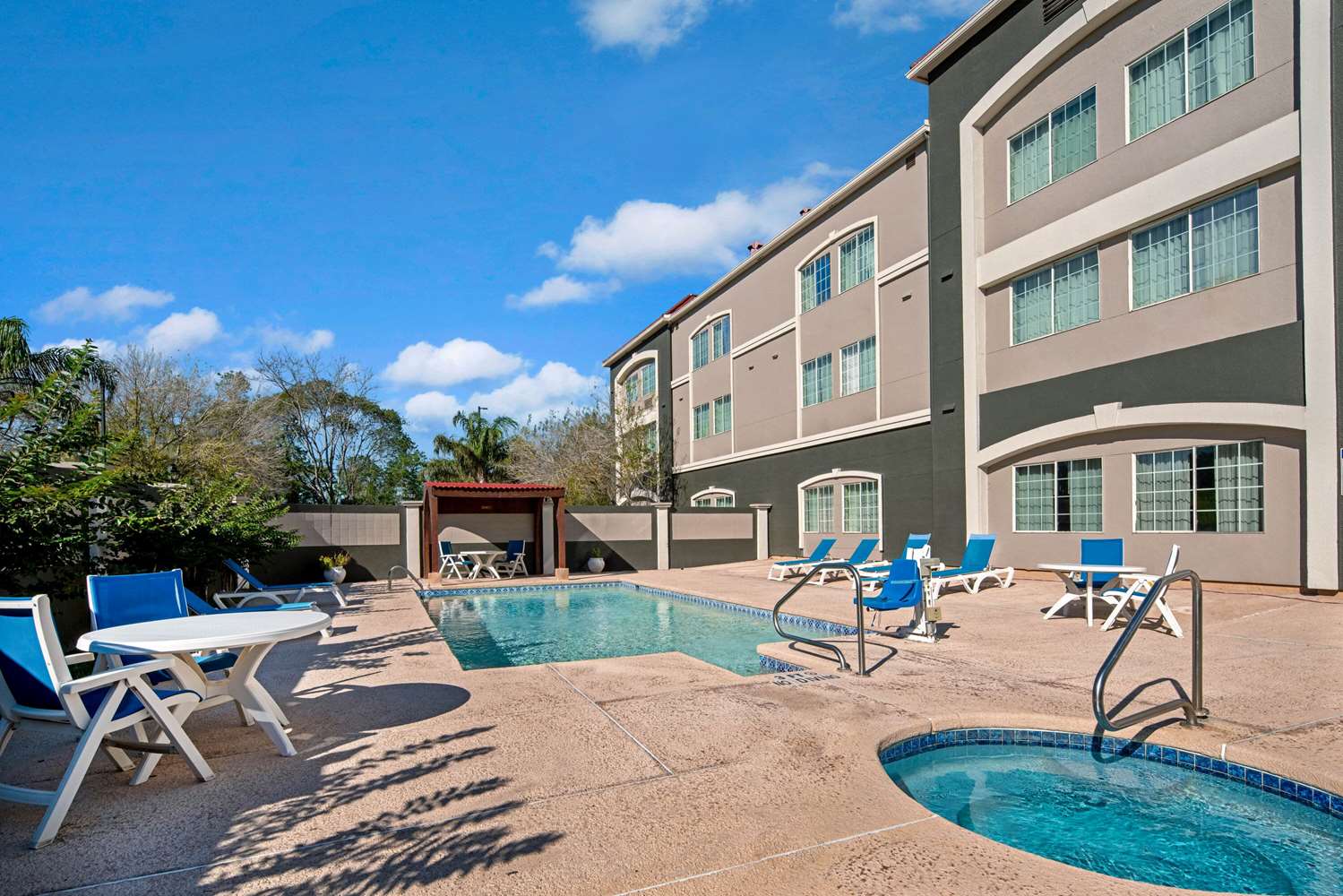 La Quinta Inn & Suites by Wyndham Brownsville North 21/27