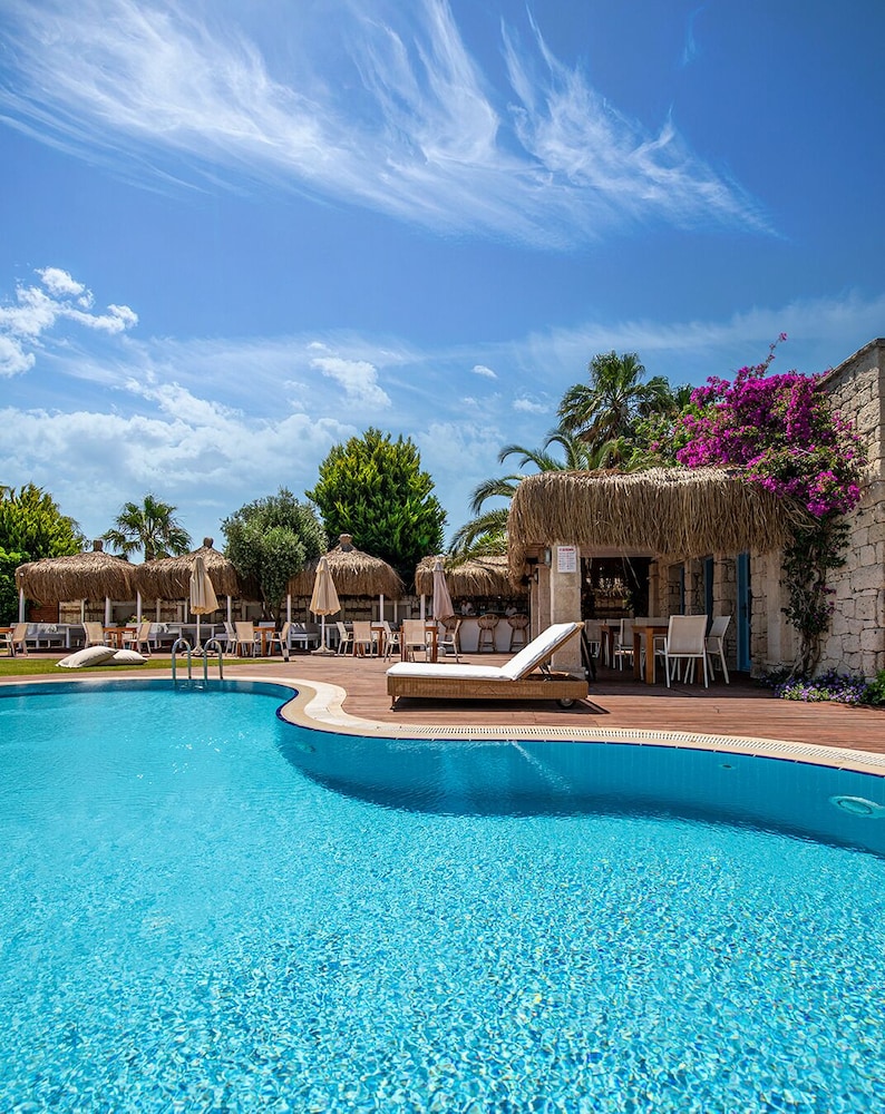 Alacati Port Hotel 30/50