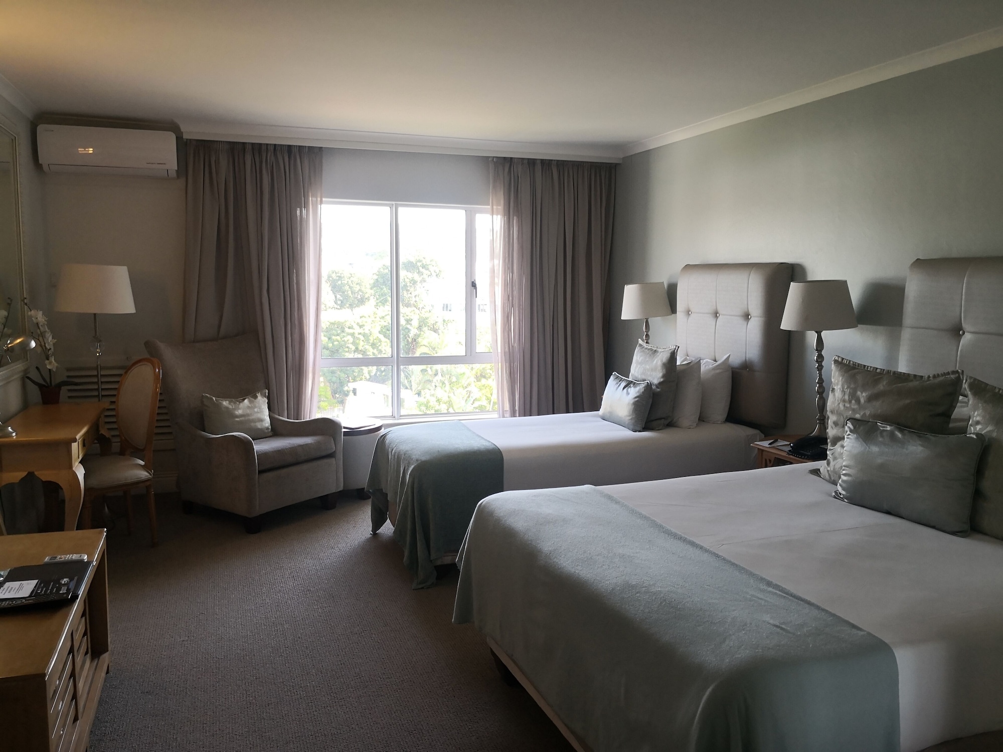 غرفة عائلية ثلاثية بسرير كوين وسرير فردي، The Riverside Hotel 2/6