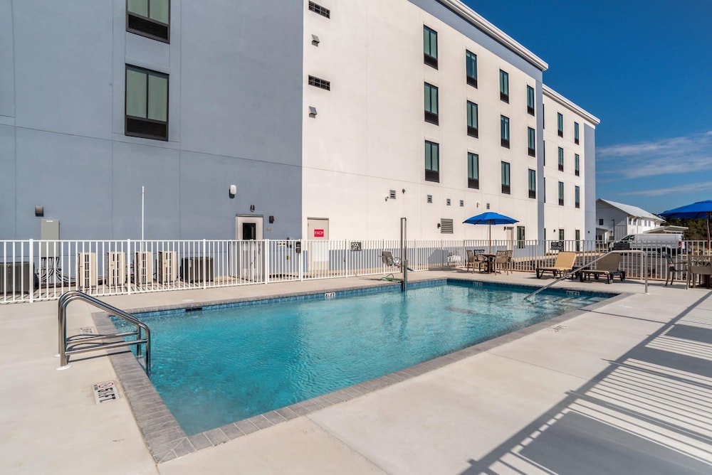 Comfort Inn & Suites Panama City Beach - Pier Park Area 9/61