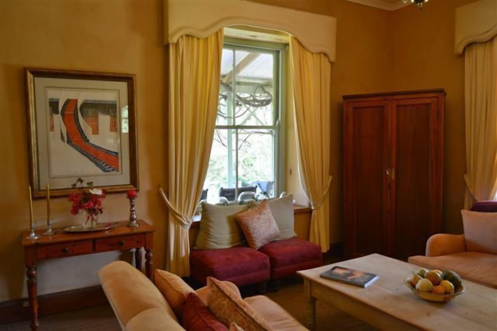 Halliwell Country Inn 2/20