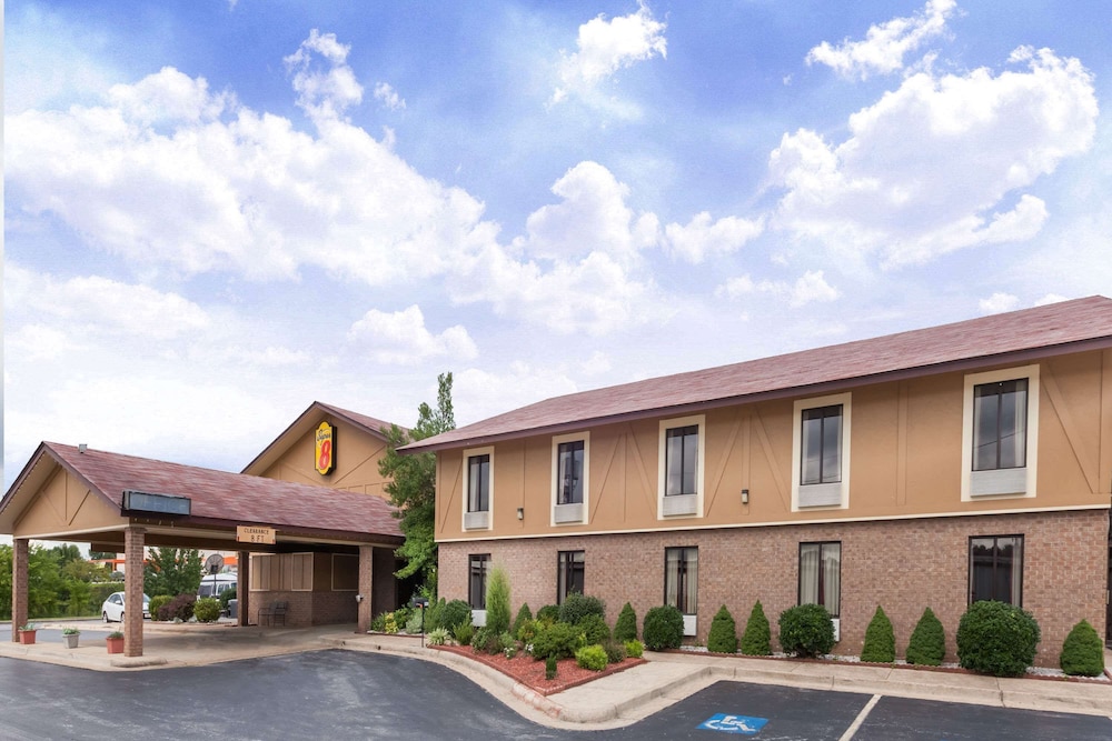 Super 8 by Wyndham Harrison AR 1/32