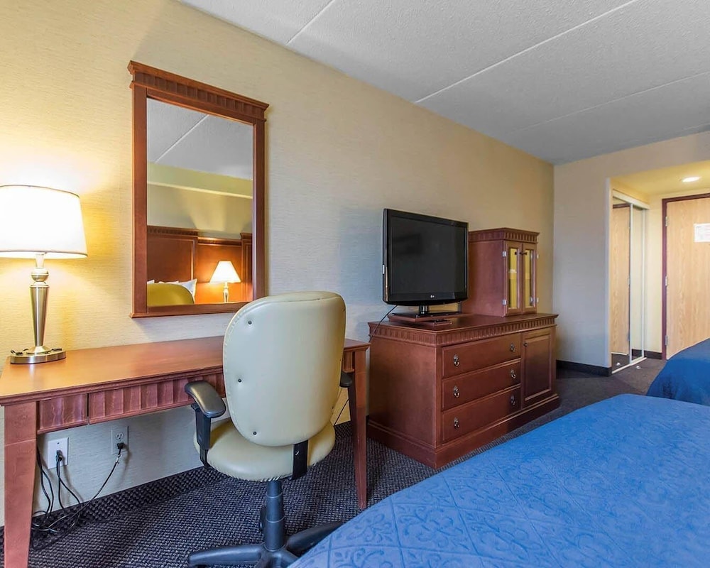 Standard, 2 Queen Beds, Quality Inn & Suites Bay Front 3/4