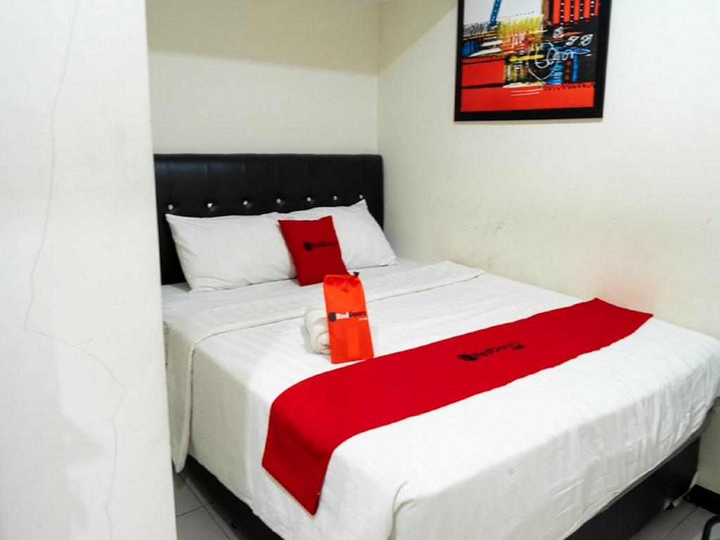 RedDoorz near Setrasari Mall 4 3/22