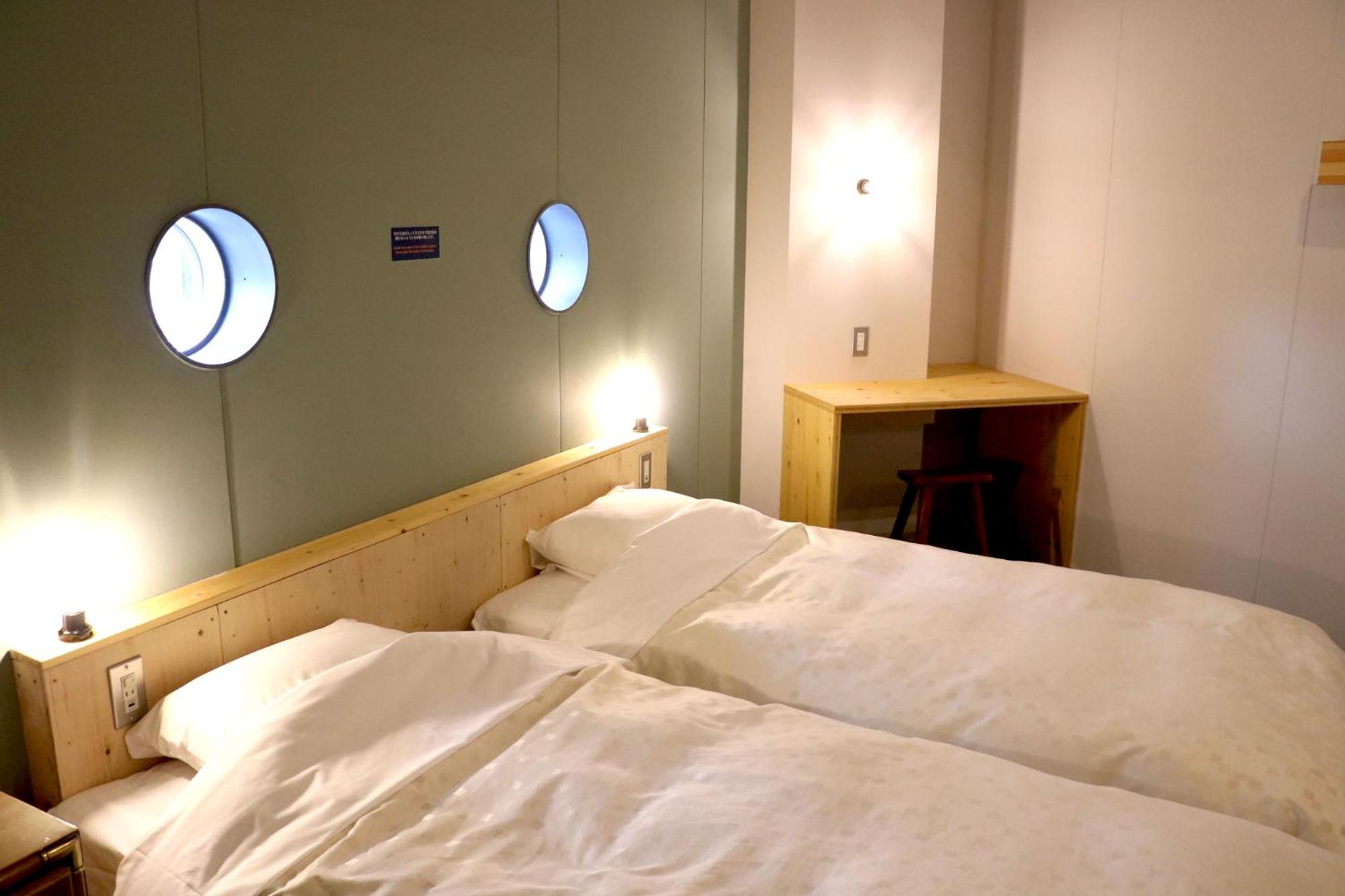 Private, Twin Beds, Private Bathroom