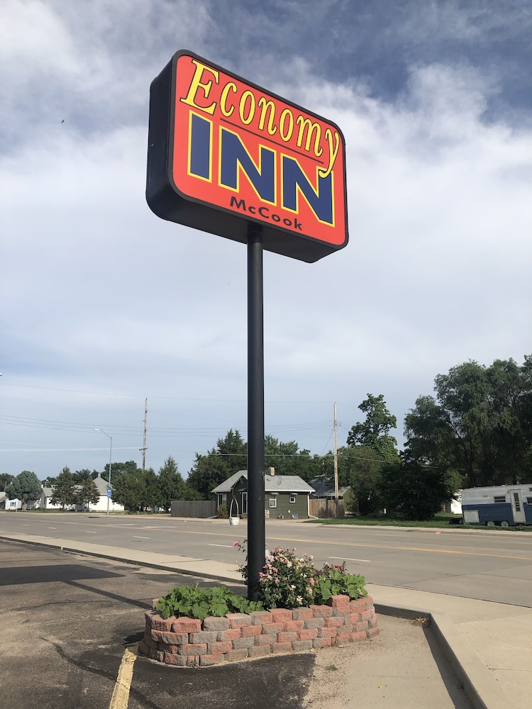 Economy Inn 42/45