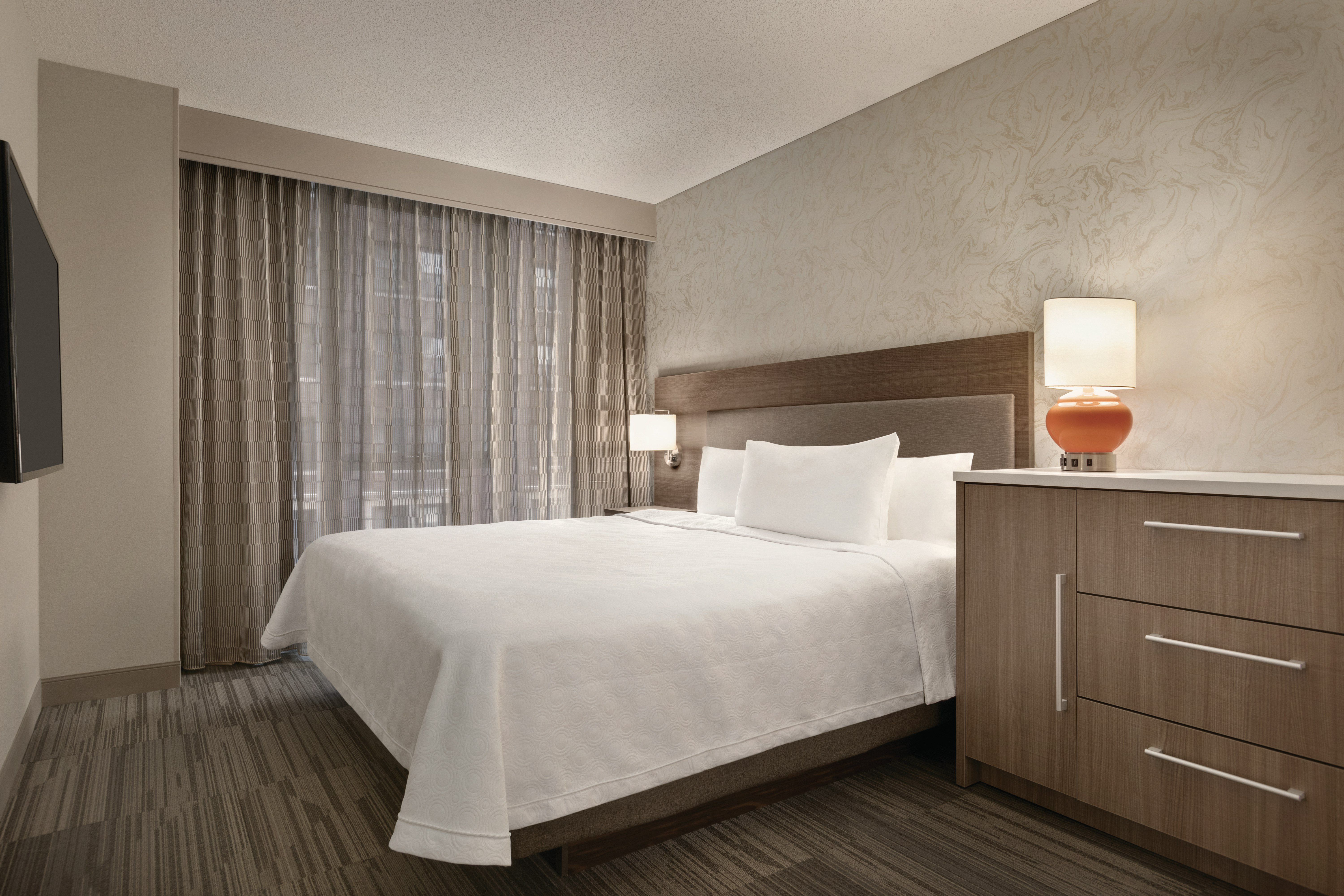 1 BEDROOM, SUITE, KING BED