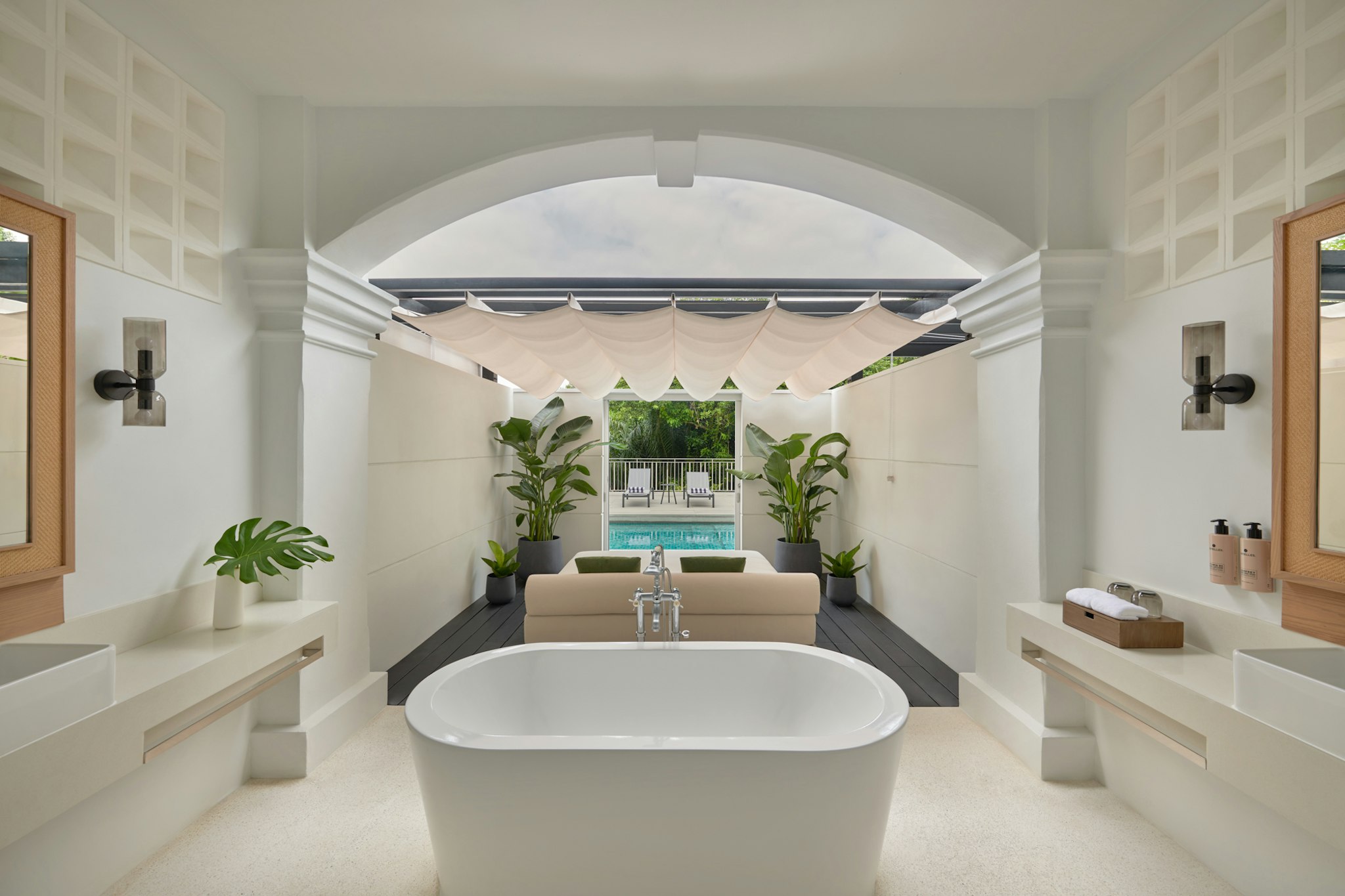 AMARA SANCTUARY RESORT SENTOSA 70/71