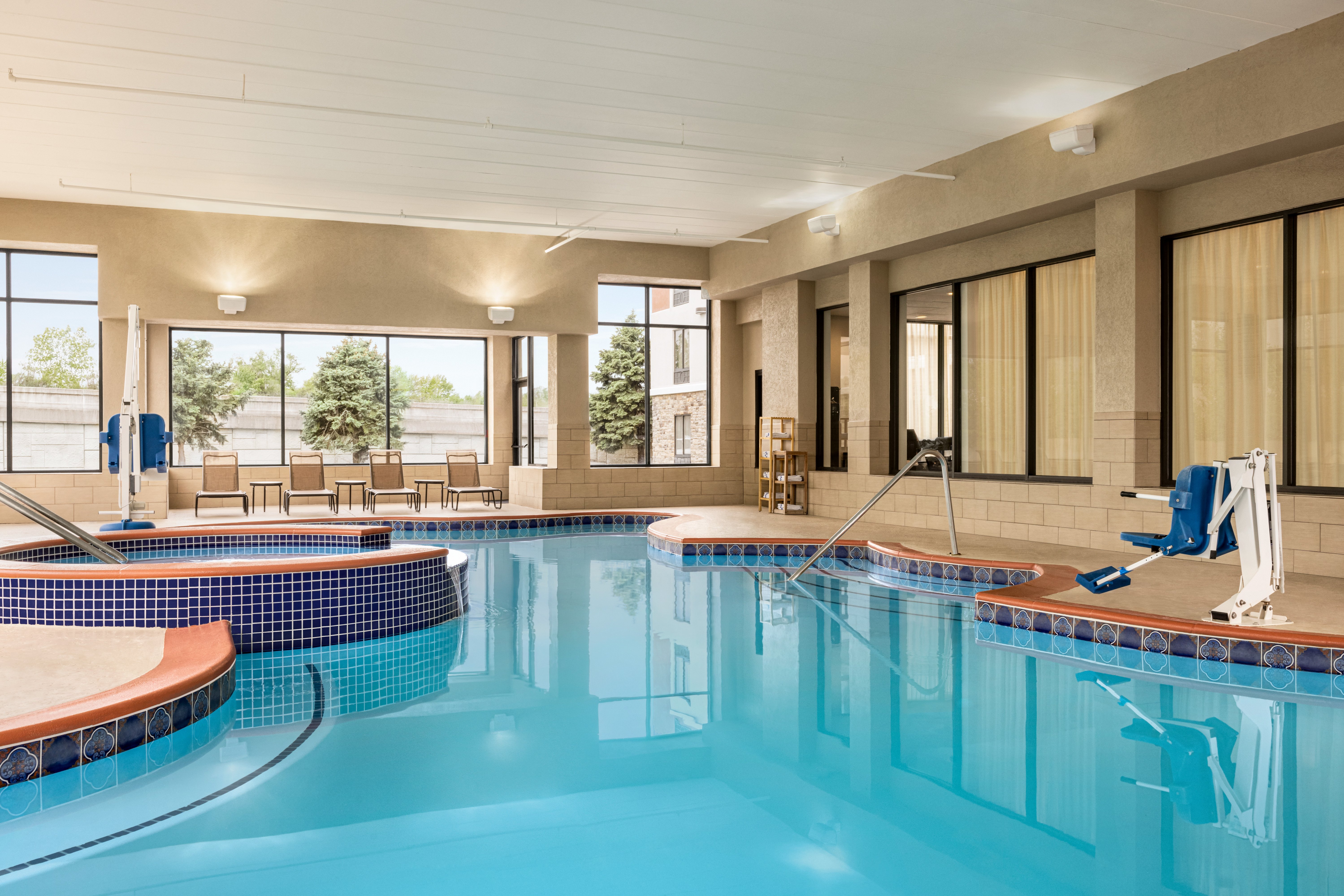 Holiday Inn Express And Suites Indianapolis W Airport Area 34/65