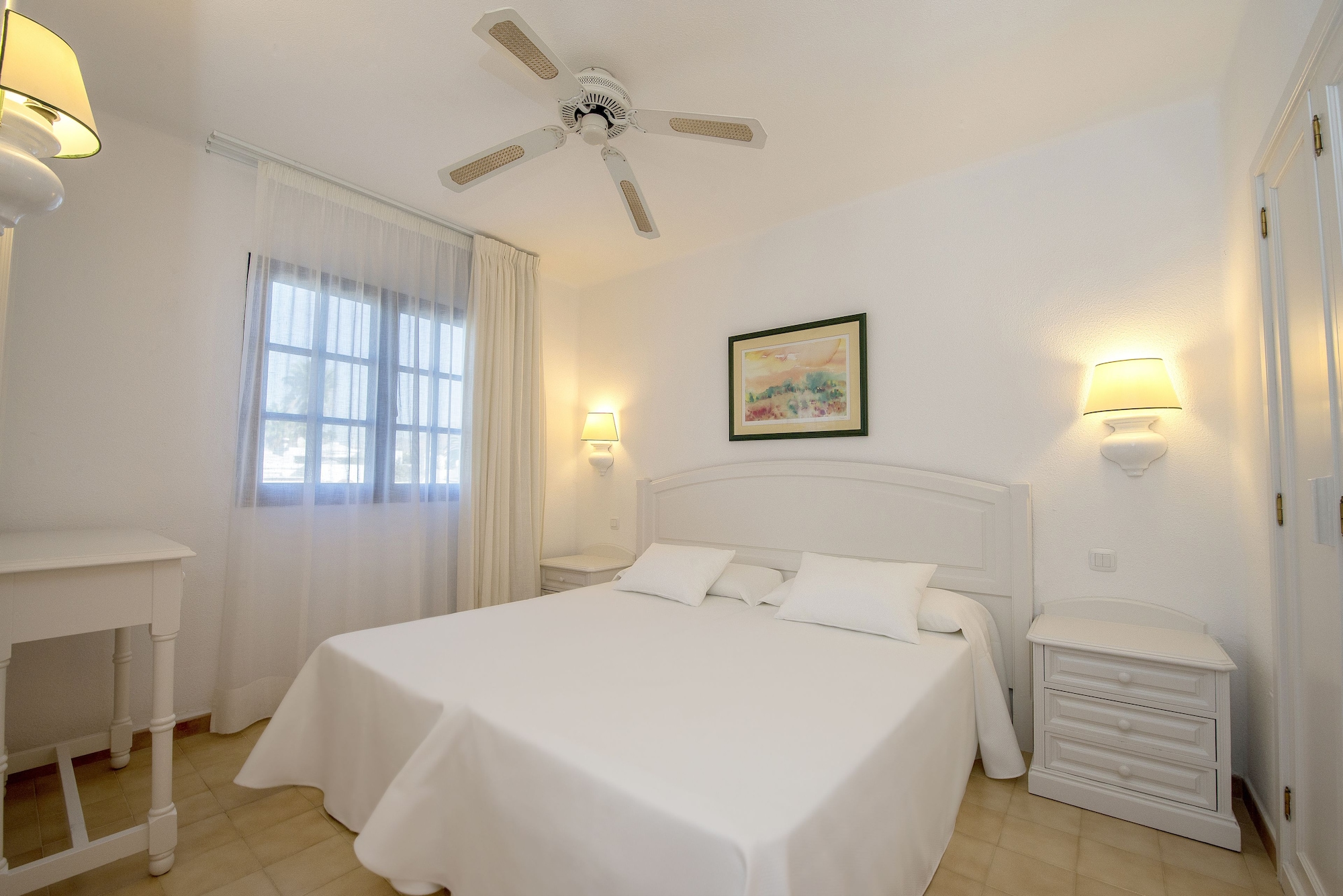 FAMILY, TWIN BEDS