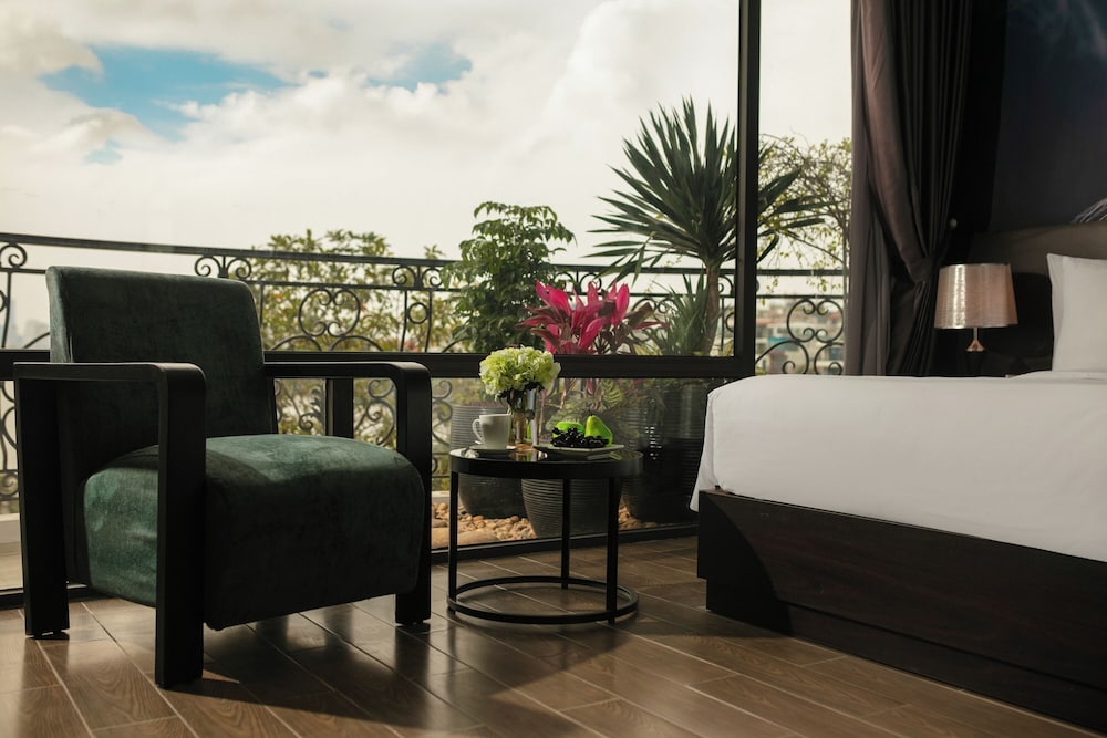 Paloma Hotel 34/51