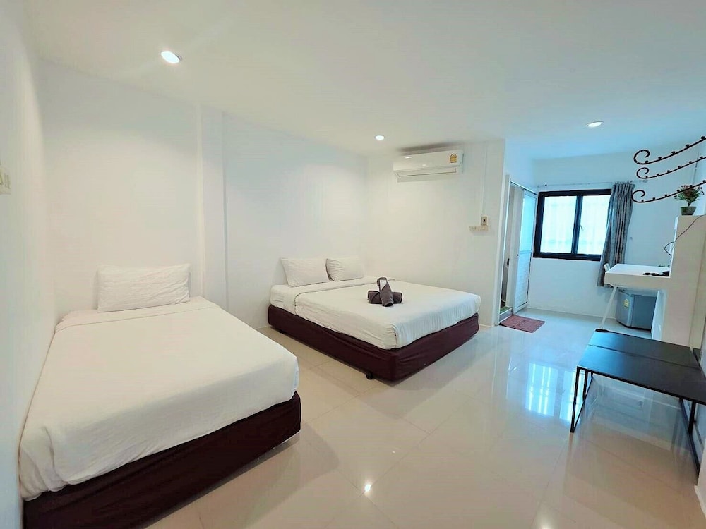 ROOM, TRIPLE