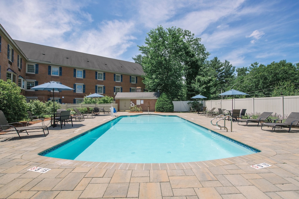 Holiday Inn Express Suites Merrimack 3/55